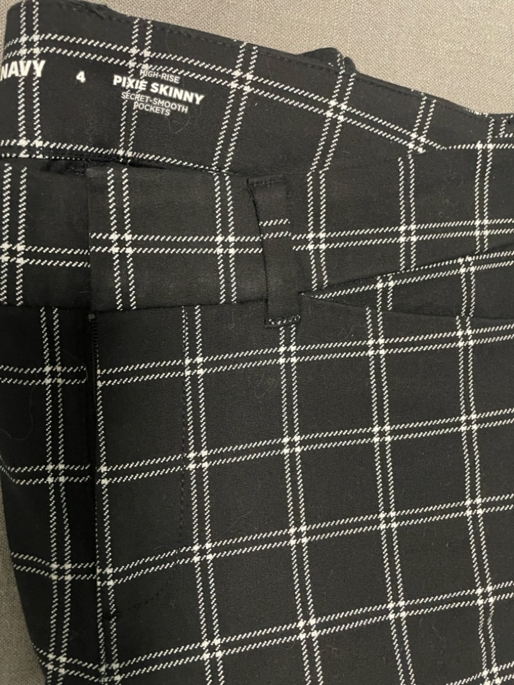 Old Navy Black & White Windowpane Pixie Skinny Pants